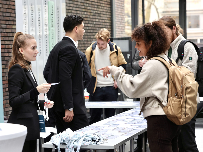 Öffnet die Seite 'Jugend gestaltet Demokratie' © Staatskanzlei NRW-Fotografin Uta Wagner (Köln)
